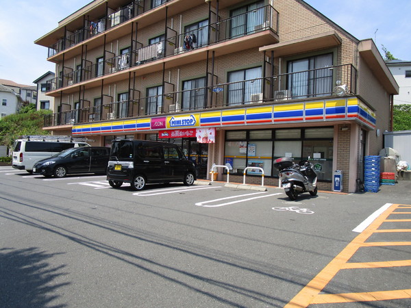 ハイム竹内(ミニストップ町田和光学園前店)