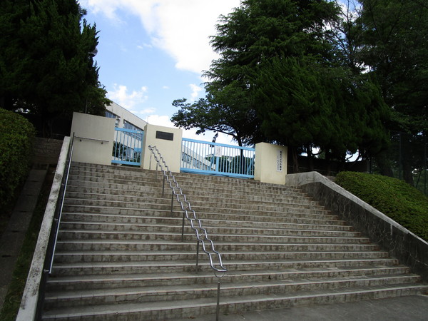 町田市真光寺町の土地(町田市立鶴川第四小学校)