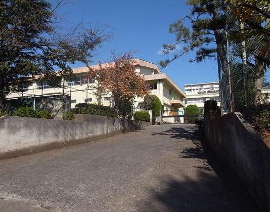 鶴川2丁目団地11街区(町田市立鶴川第三小学校)