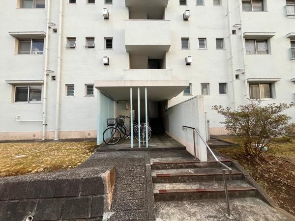 鶴川２丁目団地１１街区