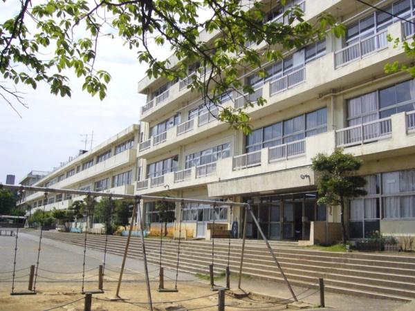 鶴川６丁目団地(市立鶴川中央小学校)