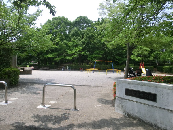 ダイアパレス鶴川緑山花水木の杜(三輪中央公園)
