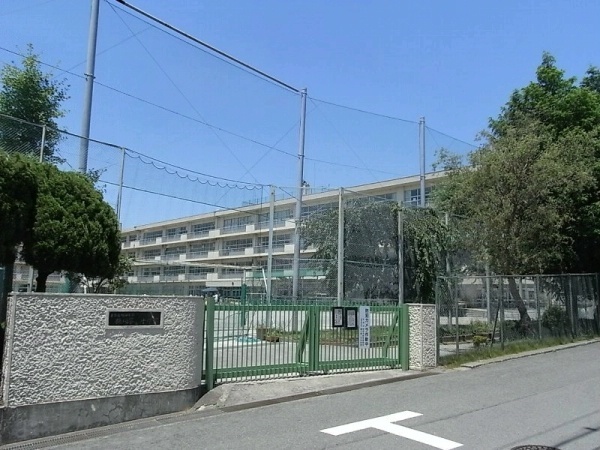 鶴川2丁目団地(町田市立鶴川第二中学校)