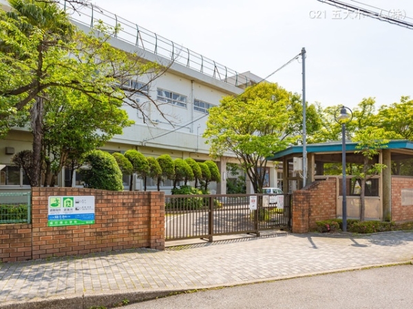 市川市欠真間2丁目の新築一戸建(市川市立南行徳小学校)