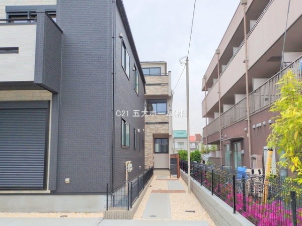 江戸川区鹿骨３丁目の新築一戸建