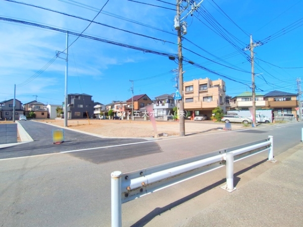 三郷市戸ケ崎5丁目の土地(前面道路含む現地写真)