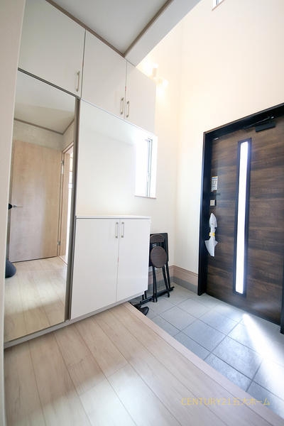 松戸市新松戸6丁目の新築一戸建(玄関)