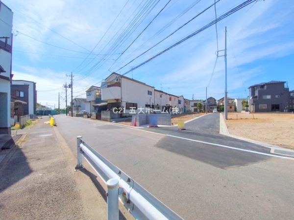 三郷市戸ケ崎5丁目の土地(前面道路含む現地写真)