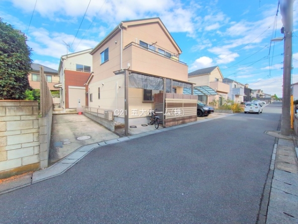 松戸市三矢小台3丁目の中古一戸建て(前面道路含む現地写真)