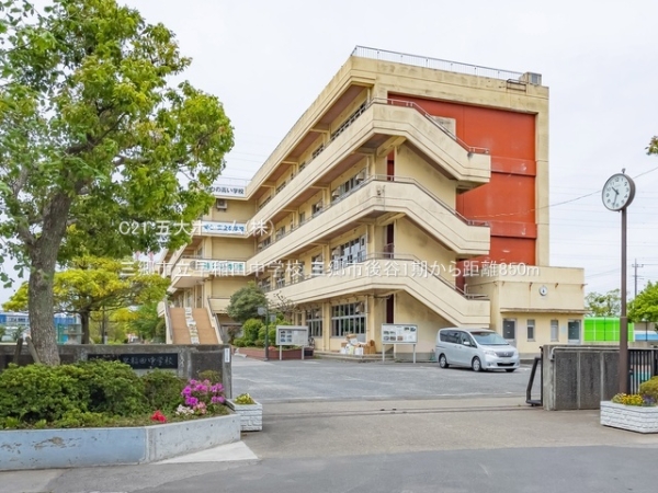 三郷市後谷の新築一戸建(三郷市立早稲田中学校)