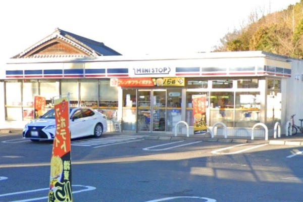 江戸川台小田急ハイツ１３号棟(ミニストップ流山中野久木店)