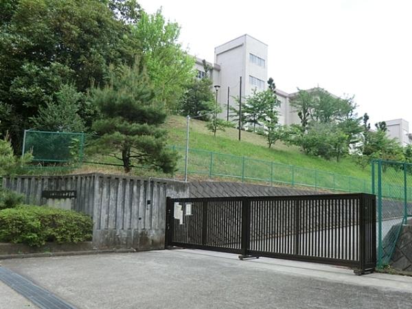 ヴェレーナ多摩センター　中古マンション(八王子市立松が谷中学校)