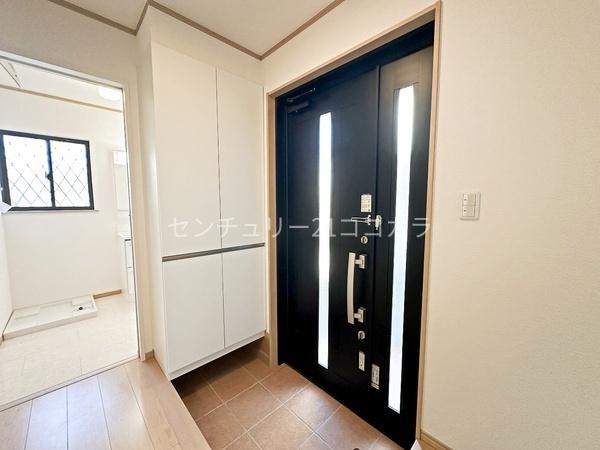 八王子市弐分方町の中古一戸建て(玄関)