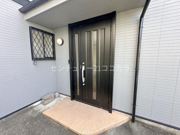 八王子市弐分方町の中古一戸建て(玄関)