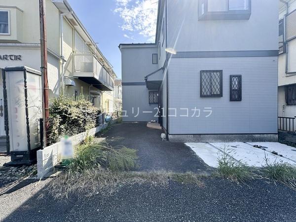 八王子市弐分方町の中古一戸建て(駐車場)