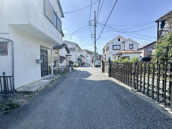 八王子市弐分方町の中古一戸建て(前面道路含む現地写真)