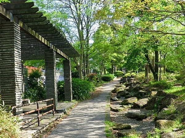 八王子市中山の土地(北野台ながれの公園)