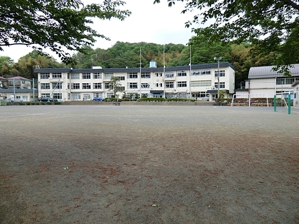 八王子市美山町の中古一戸建て(八王子市立美山小学校)