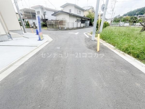 八王子市川口町17期 新築一戸建て全6棟・B号棟(前面道路含む現地写真)
