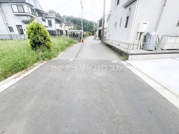八王子市川口町17期 新築一戸建て全6棟・B号棟(前面道路含む現地写真)