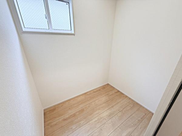 八王子市富士見町 新築一戸建て全3棟・2号棟(収納)