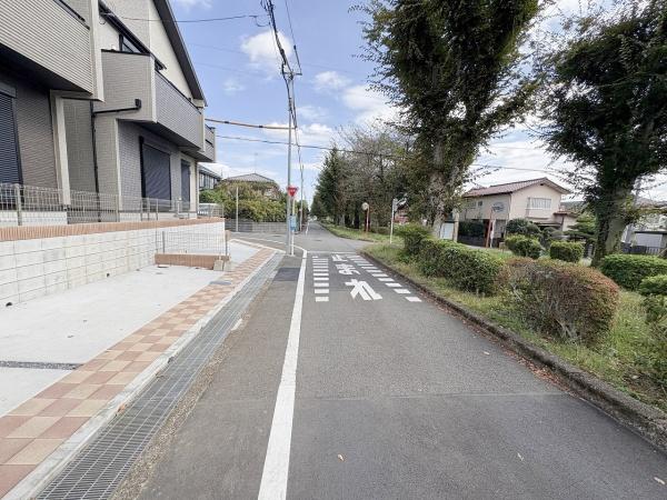 八王子市富士見町 新築一戸建て全3棟・2号棟(前面道路含む現地写真)