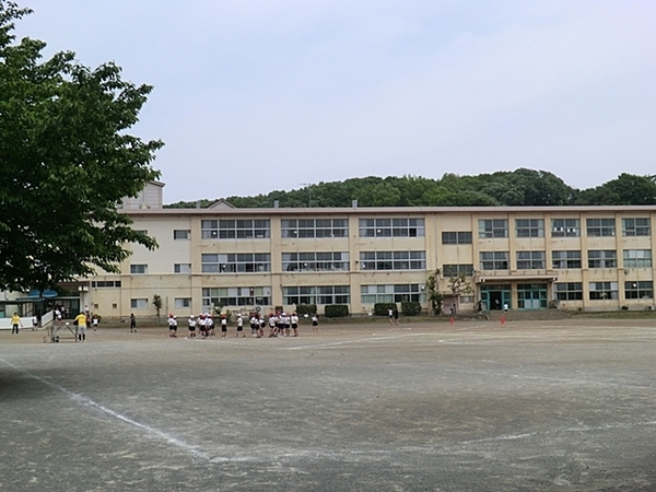 八王子市中野山王 新築一戸建て・全2棟 1号棟(八王子市立中野北小学校)
