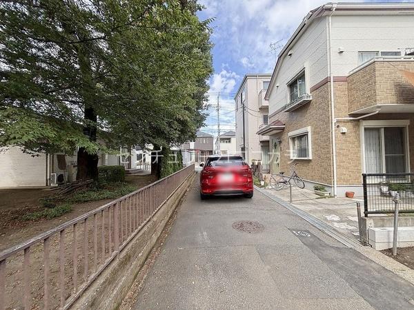 八王子市散田町の新築一戸建て・全1棟(前面道路含む現地写真)