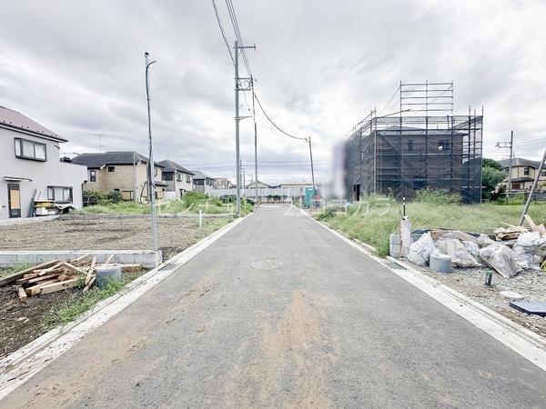 八王子市諏訪町新築一戸建て・全3棟 2号棟(前面道路含む現地写真)