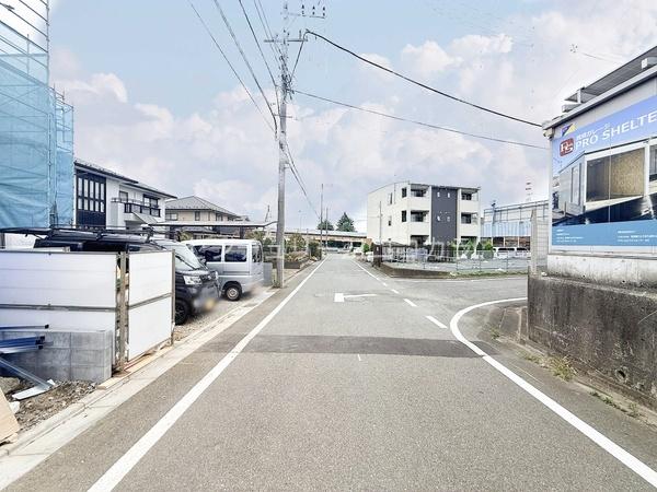 八王子市大谷町 新築一戸建て・全3棟 2号棟(前面道路含む現地写真)