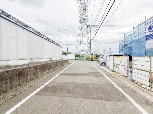 八王子市大谷町 新築一戸建て・全3棟 2号棟(前面道路含む現地写真)