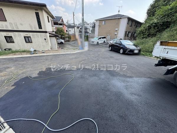 八王子市上柚木 新築一戸建て・全5棟 5号棟(前面道路含む現地写真)