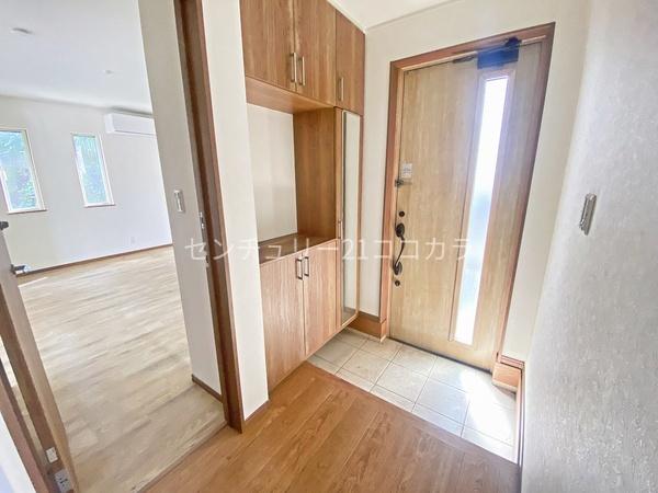 八王子市散田町5丁目の中古一戸建て(玄関)
