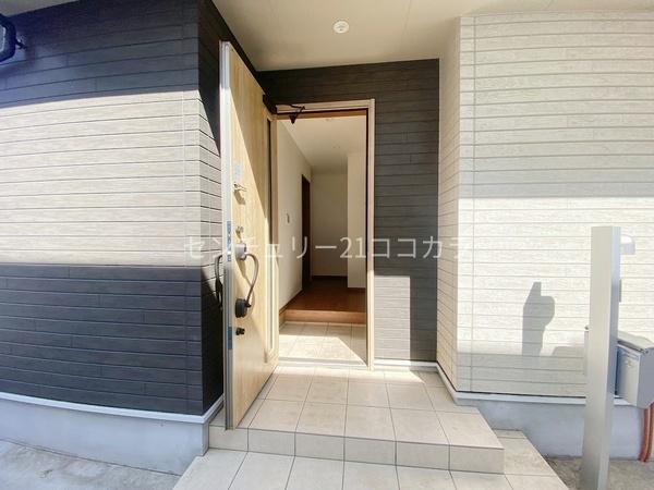 八王子市散田町5丁目の中古一戸建て(玄関)