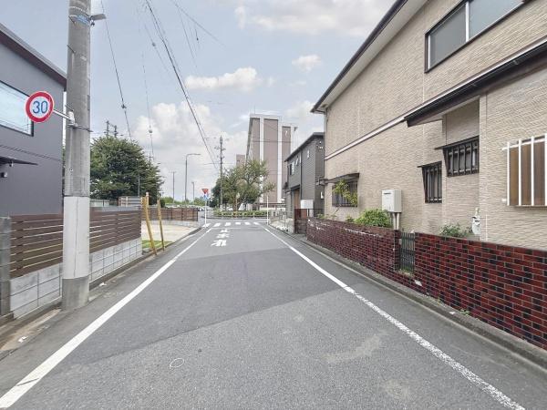 八王子市上壱分方町 新築一戸建て・全2棟 2号棟(前面道路含む現地写真)