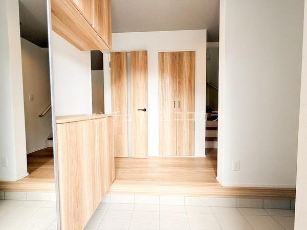 八王子市元八王子町 新築一戸建て・全11棟 1号棟(玄関)