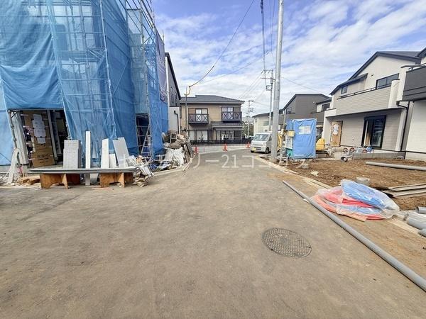 八王子市元八王子町 新築一戸建て・全11棟 9号棟(前面道路含む現地写真)