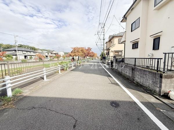 八王子市小比企町の中古一戸建て