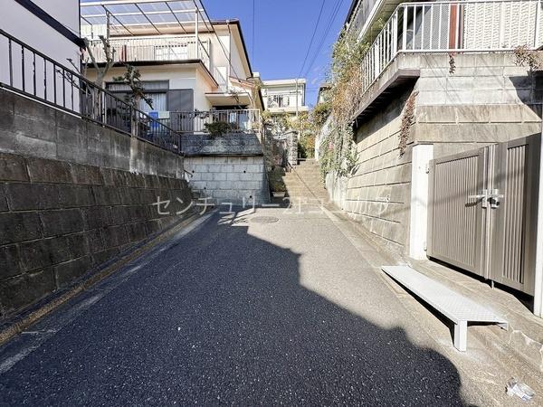 八王子市小比企町の中古一戸建て