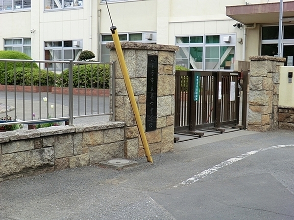 八王子市散田町 新築一戸建て・全2棟 2号棟(八王子市立第七中学校)