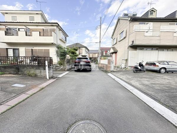 八王子市元八王子町3丁目の中古一戸建て(前面道路含む現地写真)