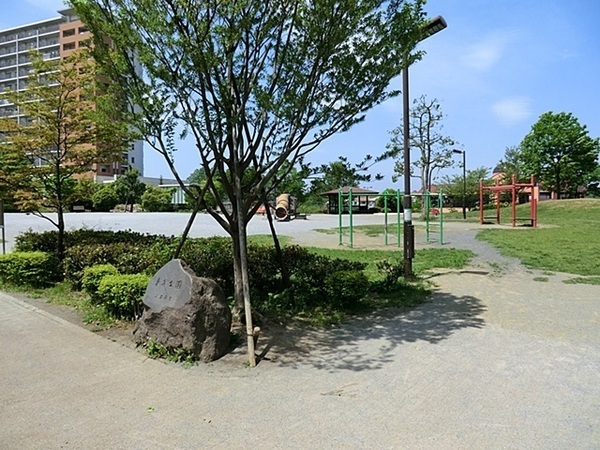 南大沢学園五番街(東谷公園)