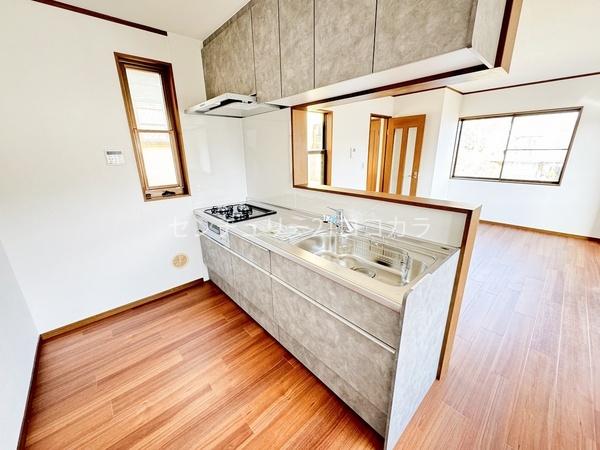 八王子市左入町　中古一戸建て