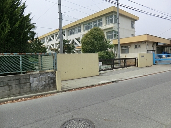 八王子市散田町5丁目　新築一戸建て・全3棟　2号棟(八王子市立散田小学校)