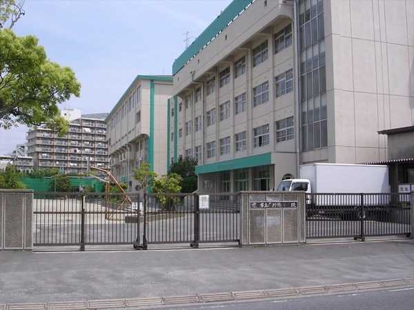 市川市欠真間2丁目の新築一戸建(市川市立南行徳中学校)