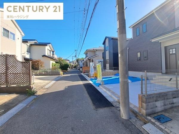 市川市福栄4丁目の新築一戸建(前面道路含む現地写真)