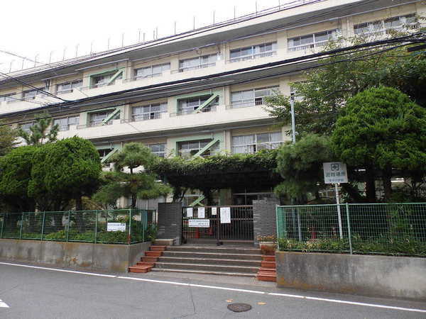 クレストシティタワーズ浦安ブライトウィング(市川市立新井小学校)