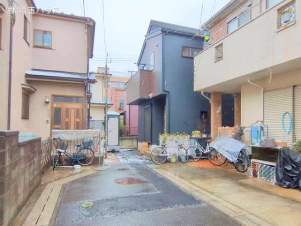 草加市氷川町