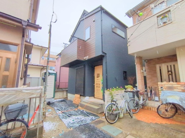 草加市氷川町