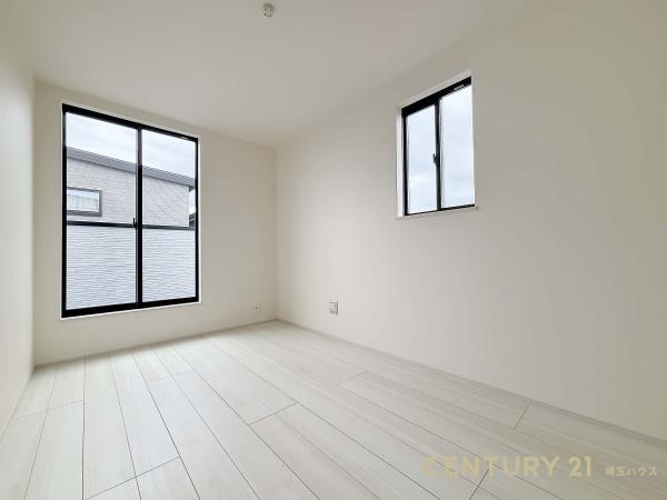 春日部市南3丁目の新築一戸建(洋室)
